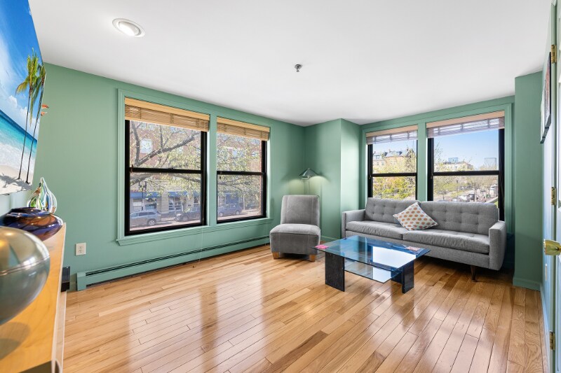 Building Photo - 2 E Concord St