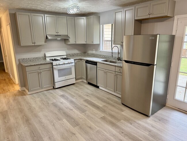 Building Photo - 6108 Deerfield Ct