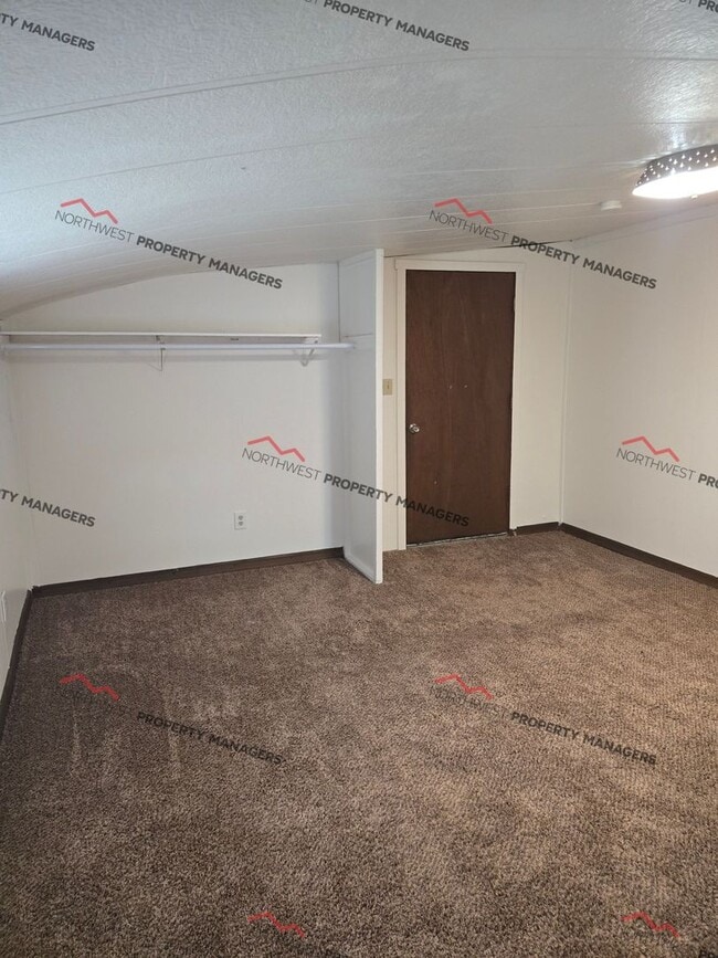 Building Photo - STATUS: AVAILABLE | R255F | $1850