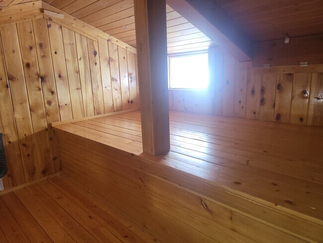 Building Photo - 1411 Piney Dr