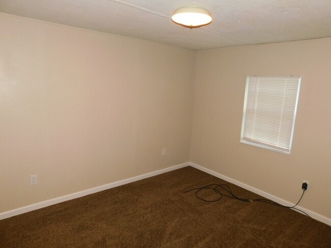 Building Photo - Cozy Modular Home in Newport