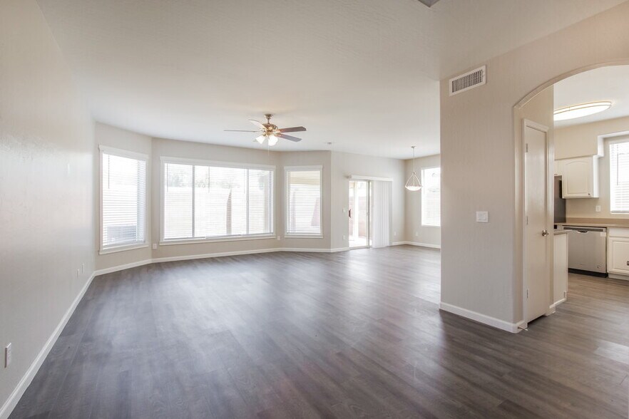Building Photo - 2221 E Union Hills Dr