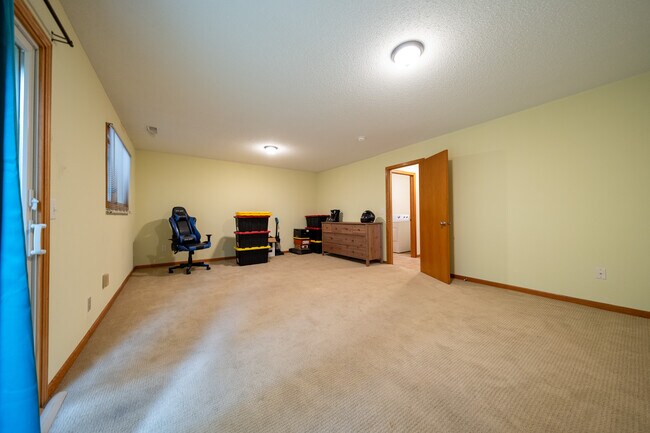Building Photo - 407 Wood Way