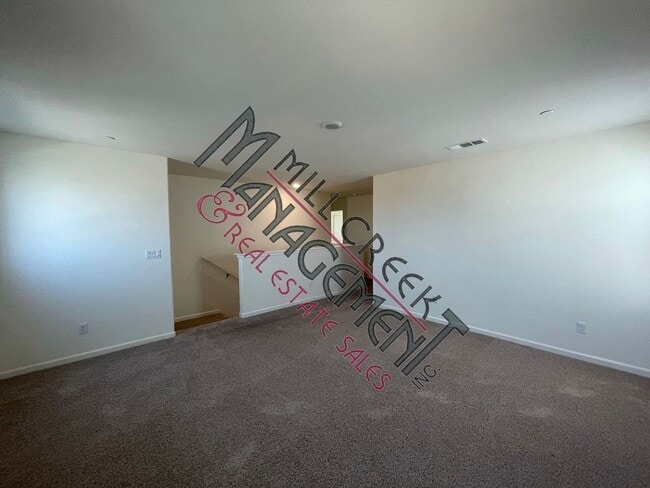 Building Photo - Like New Home In North East Visalia