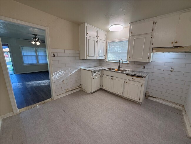 Building Photo - 5501 Malmedy Rd