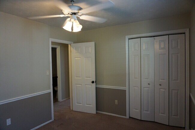 Building Photo - Quiet 5 Bedroom 3 Bath West Jordan Home