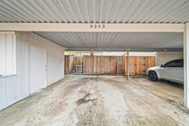 Building Photo - 9393 Westwood Village Dr