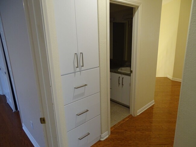 Building Photo - 5 BED Summerlin home w/ 1ST FLOOR BED AND 3/4 BATH