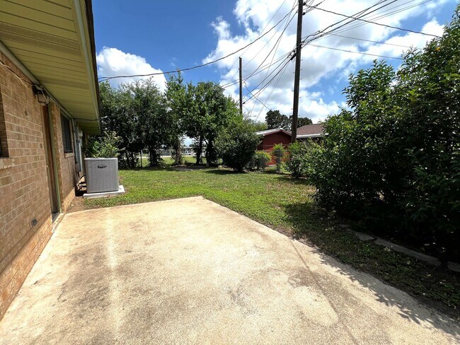 Building Photo - 129 Village