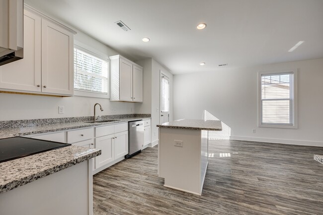 Building Photo - 913 W Virginia Ave