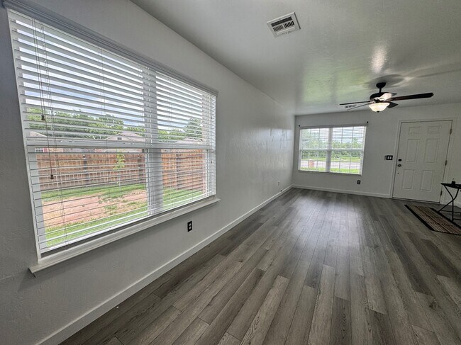 Building Photo - 1795 Bliss Cir