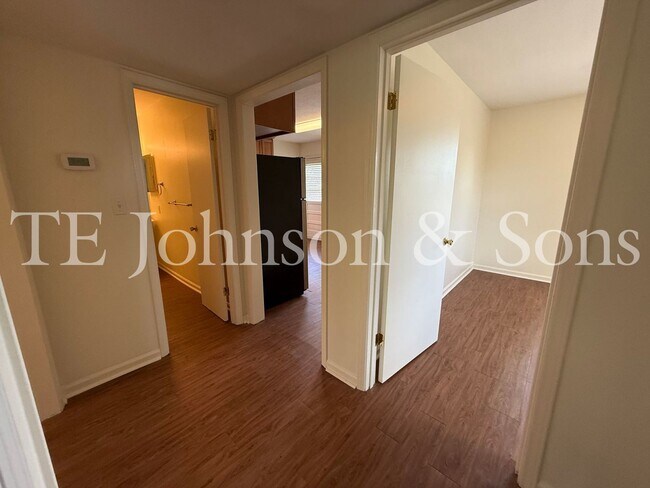 Building Photo - Modern 2 Bedroom Apartment with Water Included on Forsyth St