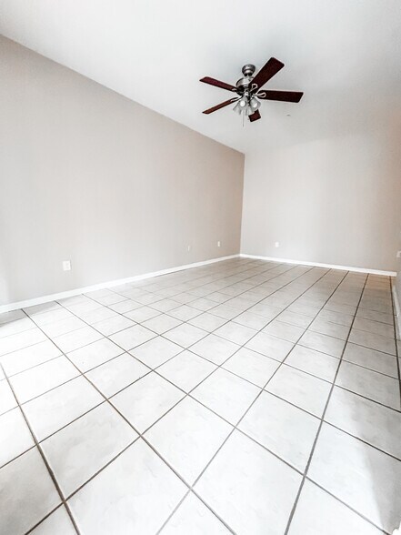 Building Photo - 5035 Sunridge Palms Dr
