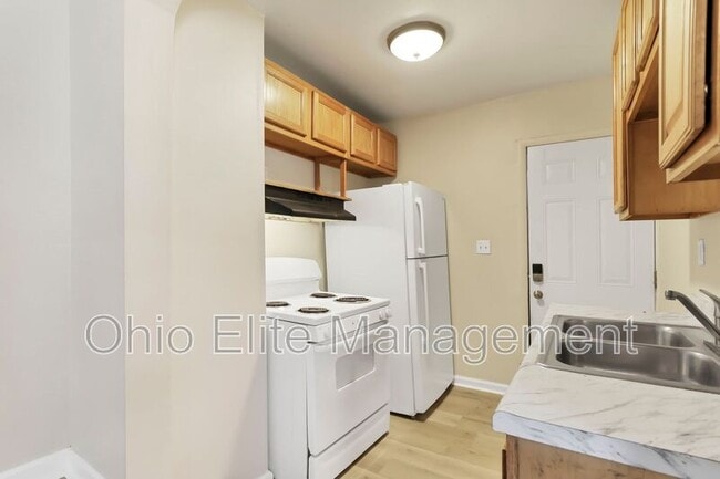 Building Photo - 347 1/2 E Welch Ave