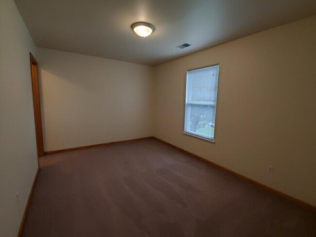 Building Photo - 256 College Ave