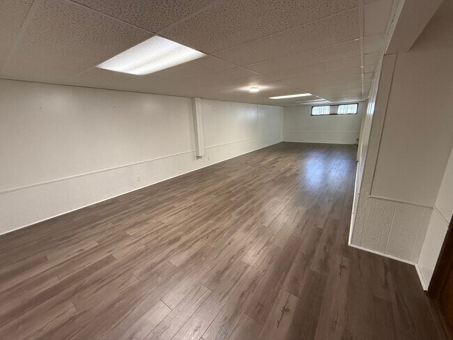 Building Photo - 5360 Glencullen Way