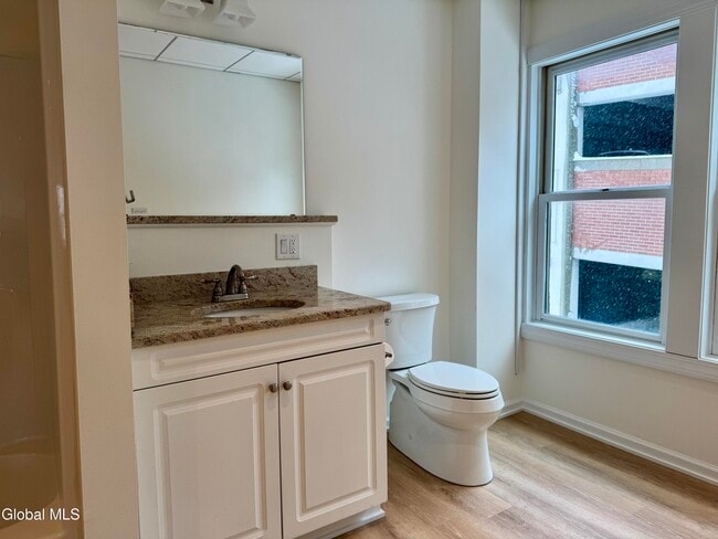 Building Photo - 433 Broadway