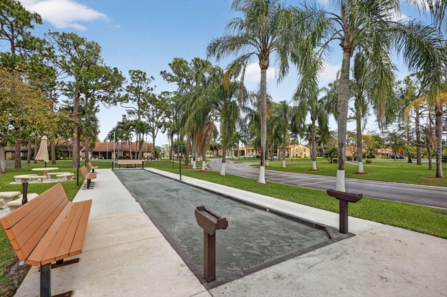 Building Photo - 624 Sea Pine Way