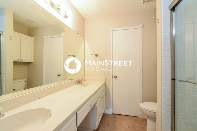 Building Photo - 4 Bedroom Pet-Friendly Home in MOORE, OK with Main Street Renewal