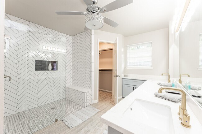 Building Photo - 603 Woodpark Dr