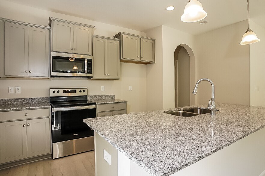 Building Photo - 446 Bainbridge Dr