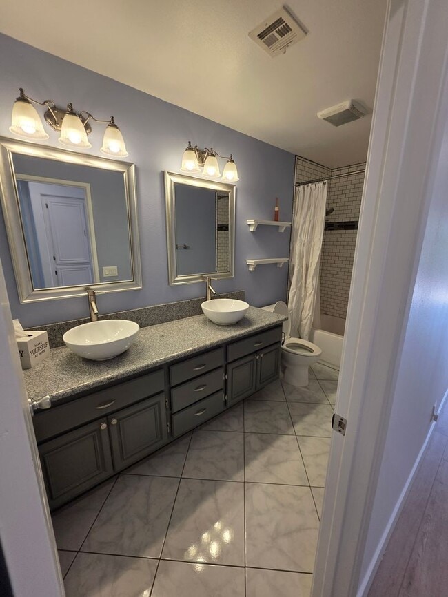 Building Photo - Gorgeous Entertainers Dream Home