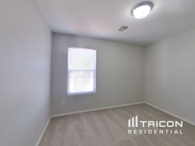 Building Photo - 2364 E Meadow Lark Way