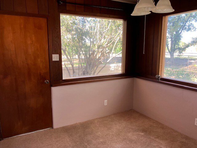 Building Photo - 2028 Cottonwood Ln
