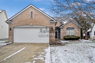 Building Photo - 10394 Lakeland Dr