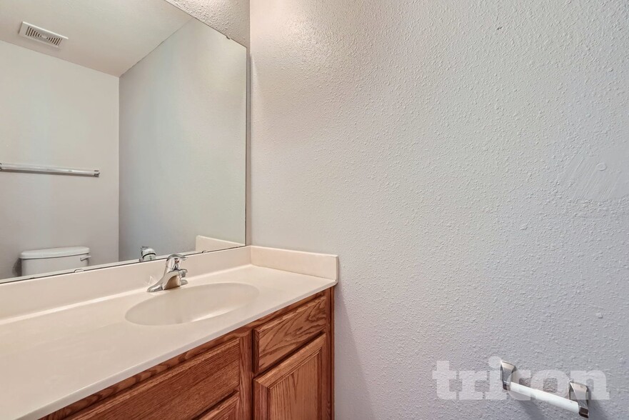 Building Photo - 11626 Lioness St