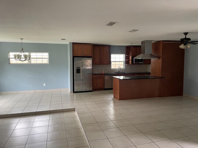 Building Photo - 8311 Millwood Dr
