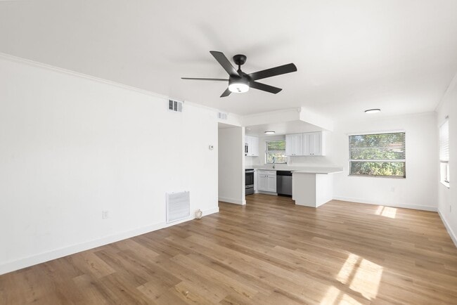 Building Photo - TWO BEDROOM APARTMENT AVAILABLE!