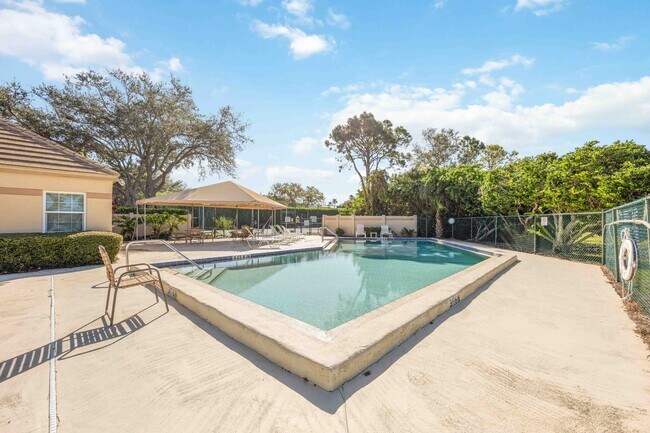 Building Photo - Beautiful Must See!! 3/2 Plus Sunroom & Garage!!  Gated Community!!