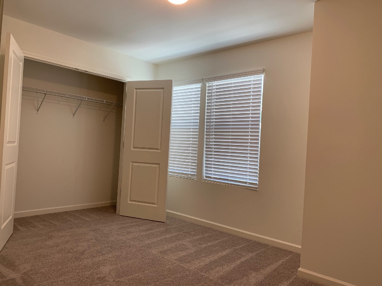 Building Photo - 3852 Tersk Dr