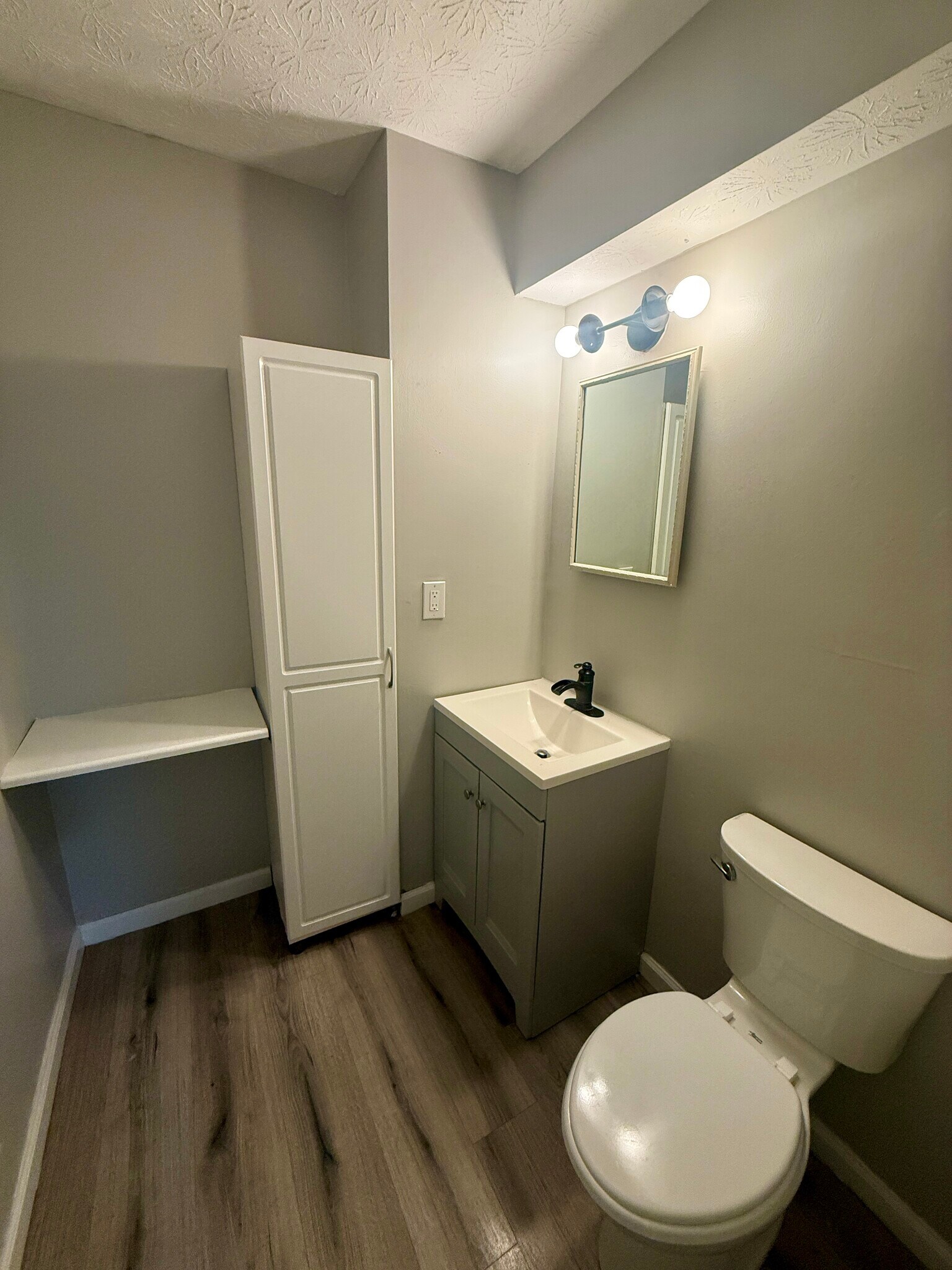 Building Photo - 5584 Chatford Dr