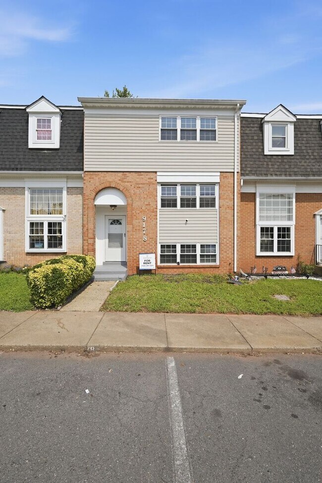 Building Photo - 9178 Laurelwood Ct