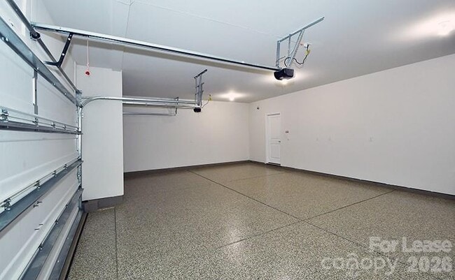 Building Photo - 6153 Sylvan Dr