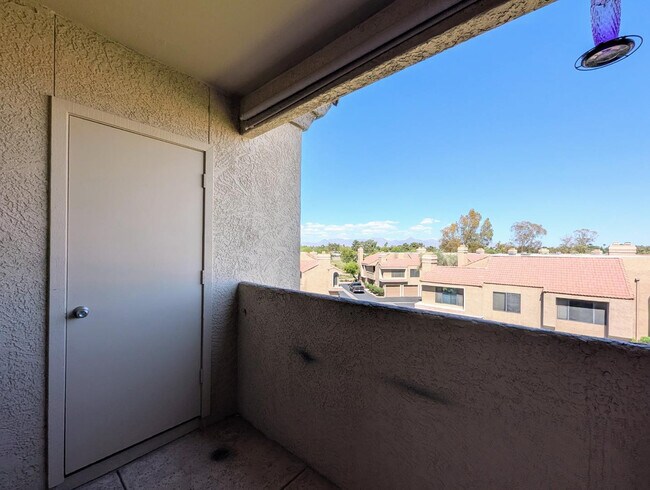 Building Photo - 4925 E Desert Cove Ave