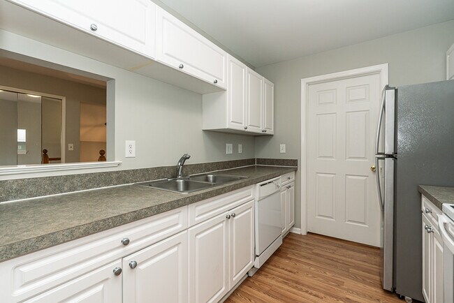 Building Photo - 5681 Pine Aires Dr