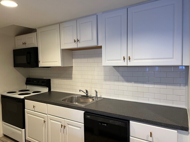 Kitchen - 85 Appleton St