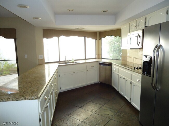 Building Photo - 2313 Cll De Nuevo