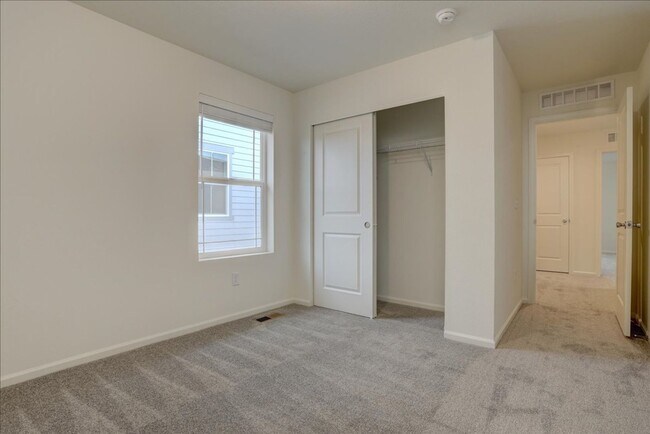 Building Photo - Available for move-in on 05/15/26- 3bed/2.5bath in Aurora!