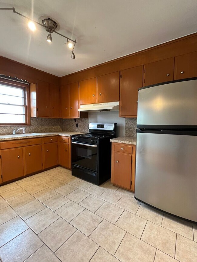 Building Photo - Three Bedroom Tulsa, 1 Bath