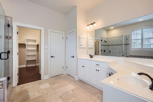 Building Photo - 2114 Cliffs Edge Dr