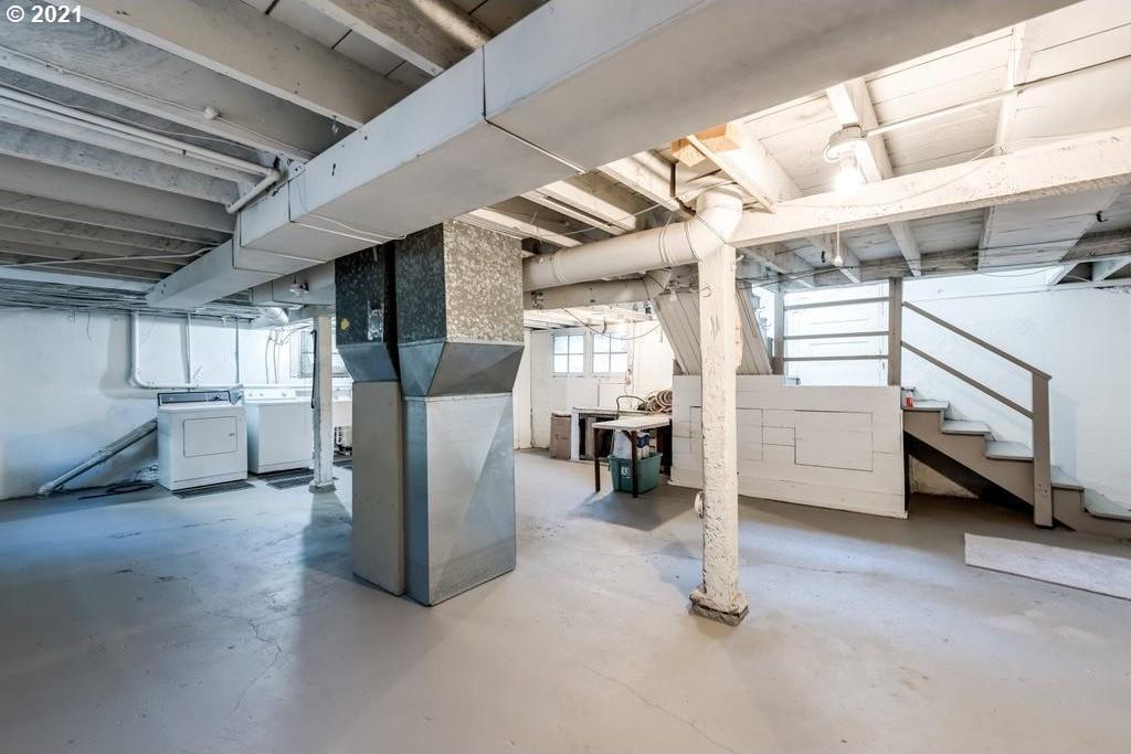 Building Photo - 619 NE Stanton St