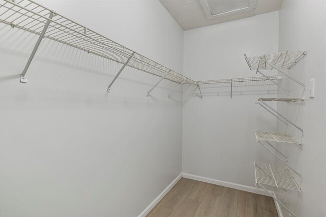 Building Photo - 329 Horsehill St