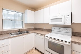 Building Photo - 1321 SE 8th Ave