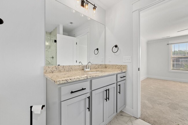 Building Photo - Lee Street B3