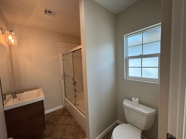 Building Photo - McKenzie 1107-1141