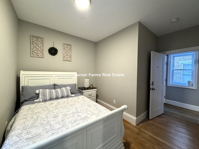 Building Photo - 179 Babcock St